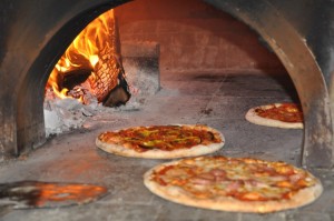 Particolare delle Pizze nel forno