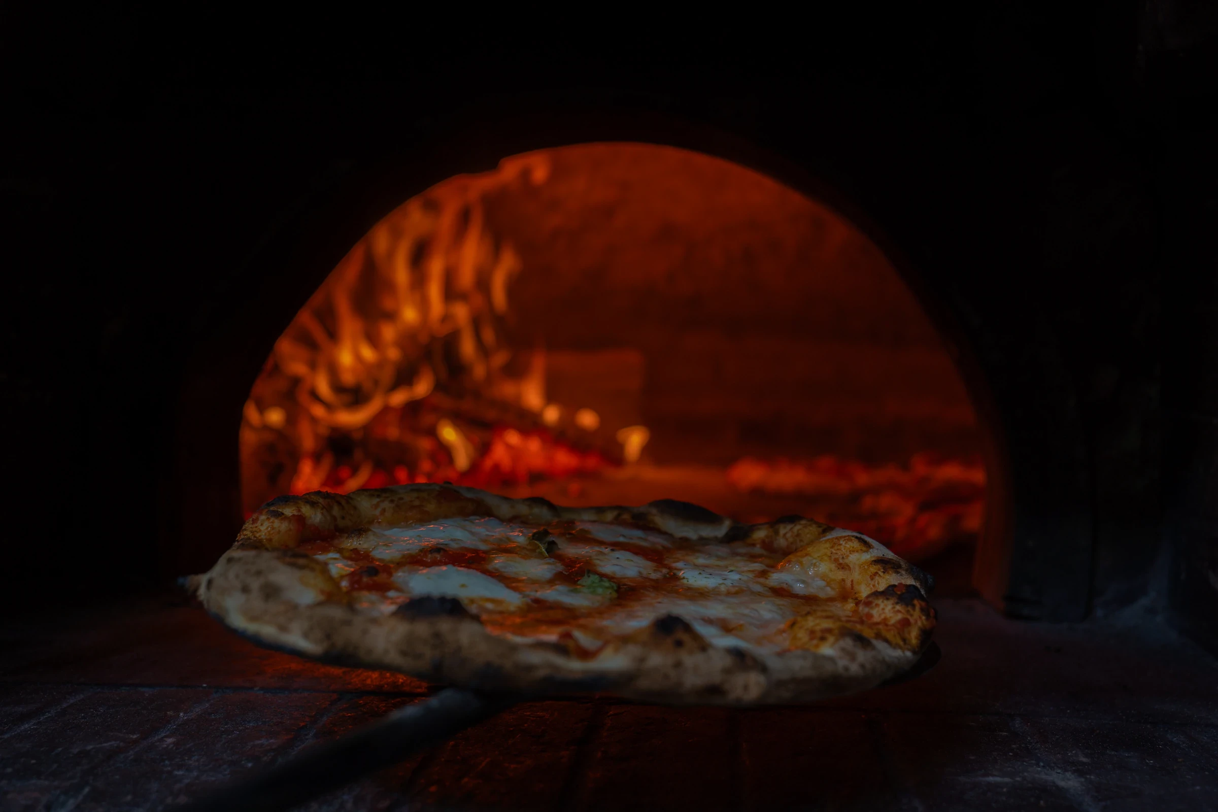 Pizza nel forno a legna di Le Mimose